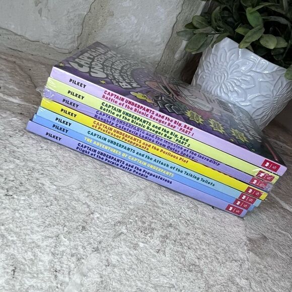 Captain Underpants paperback bundle of 7 books New - Picture 2 of 5